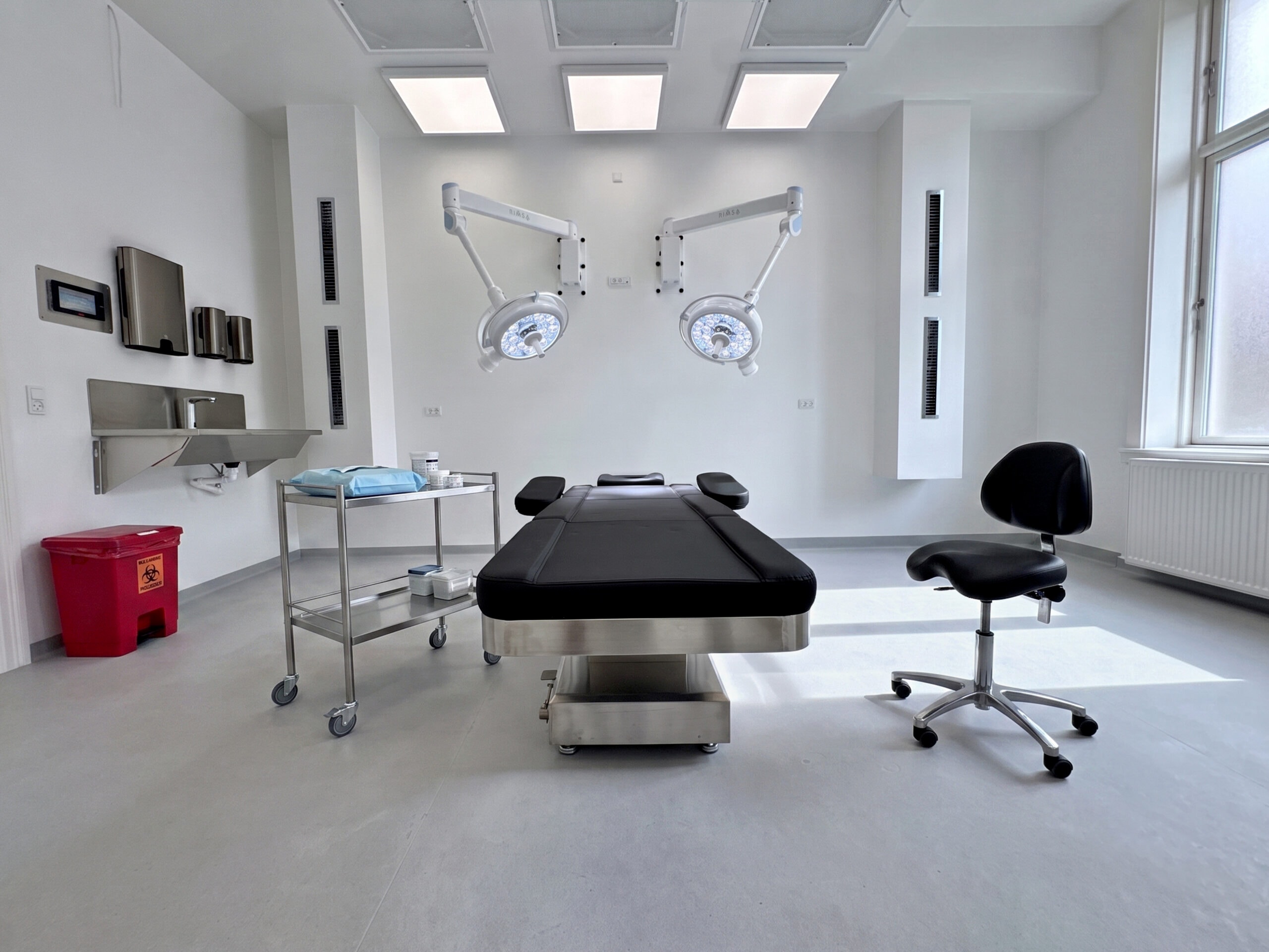 Lys operationsstue hos Capilum